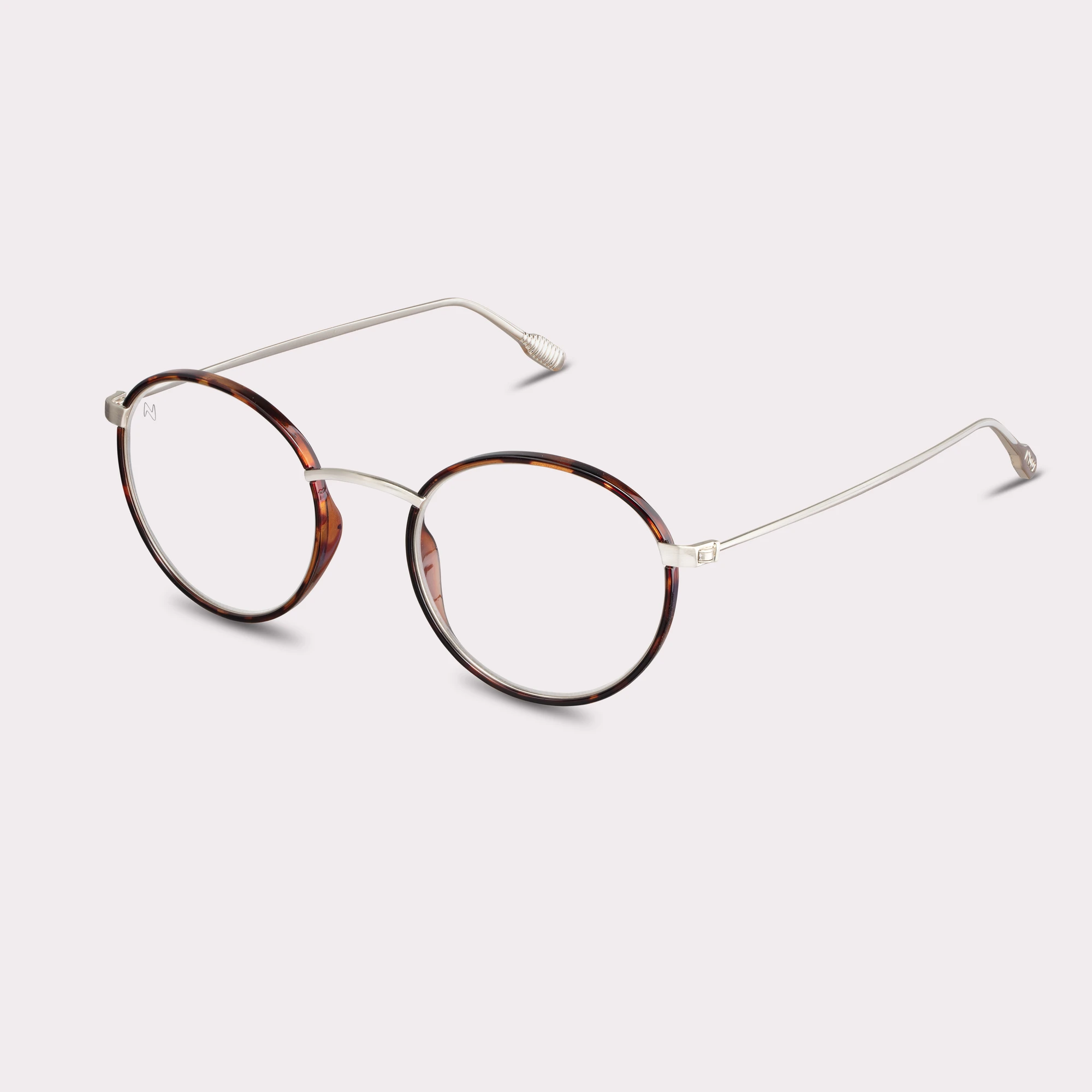 Une paire de Ela Tortoise Lunettes de lecture vue de côté
